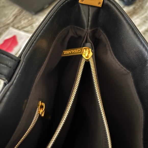 Black Quilted CC caviar Leather Handbag - Picture 9 of 10